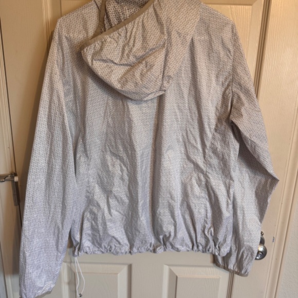 Ultra Light women's Columbia Omni Wick jacket. - Picture 2 of 5